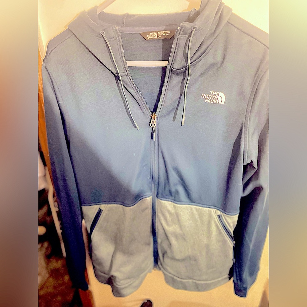 Large Women’s/Men’s North Face Zip Up Hoodie